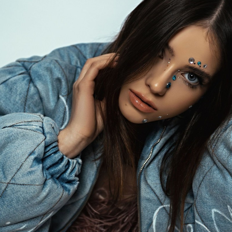 Roxen Collaborates With Alexander Rybak In New Song “Wonderland”!