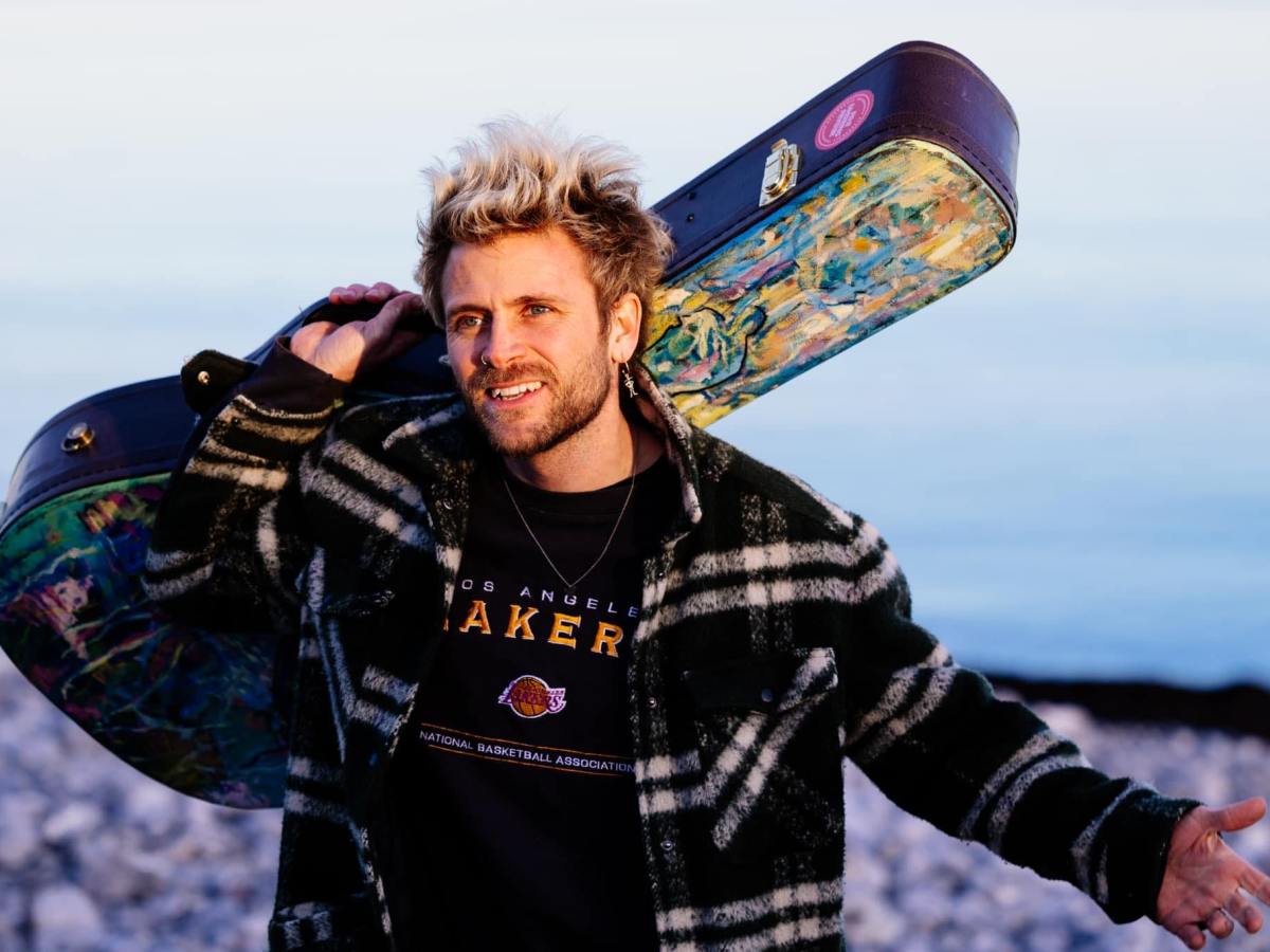 Tim Schou Released New Single “Heartbreak Hotel”!