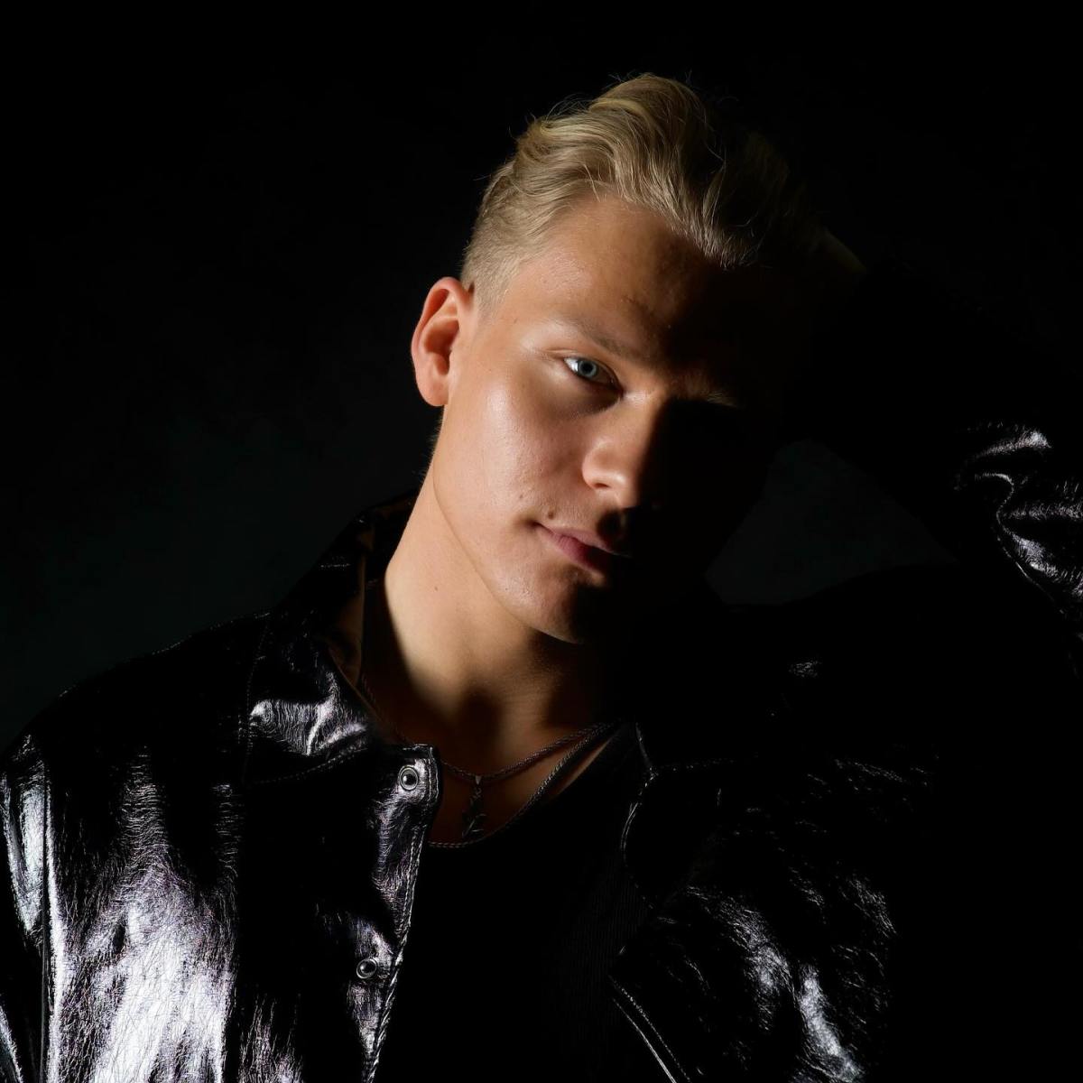 Adam Woods Released New Single “Cold As Ice”!